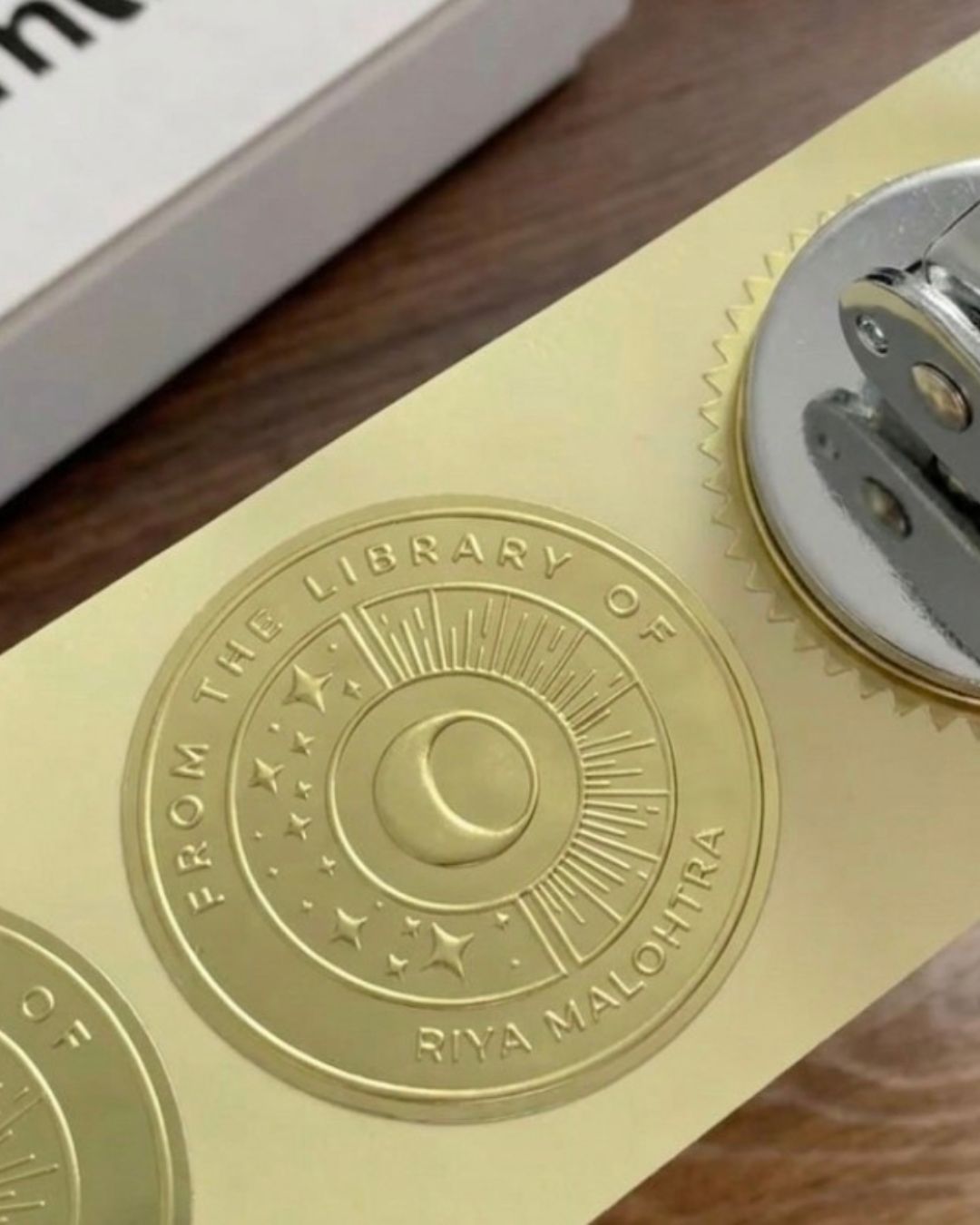 Non Customised - Plain Scallop Edge Emboss Cards